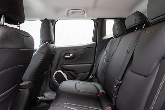 Jeep Renegade 23 of 25