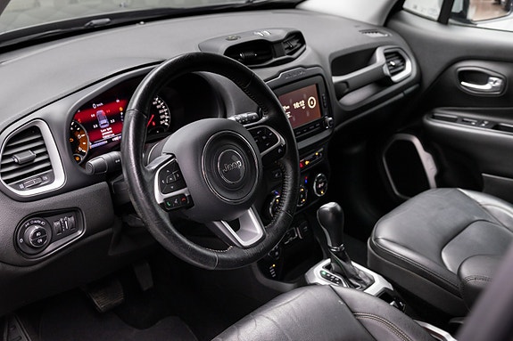 Jeep Renegade 14 of 25