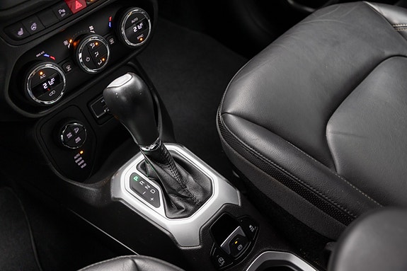 Jeep Renegade 22 of 25