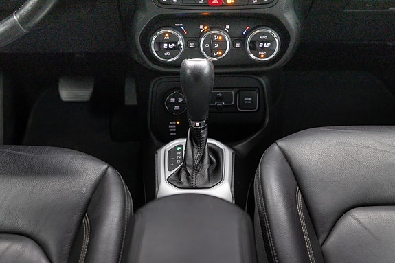Jeep Renegade 21 of 25