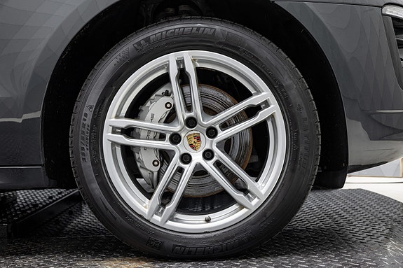 Porsche Macan 10 of 30