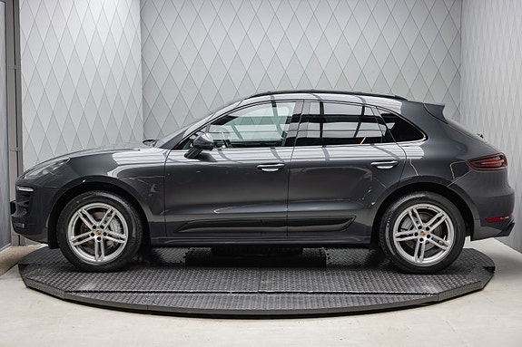 Porsche Macan 7 of 30