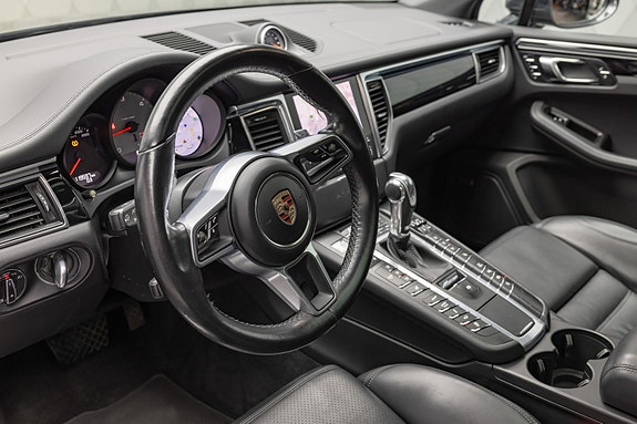 Porsche Macan 21 of 30
