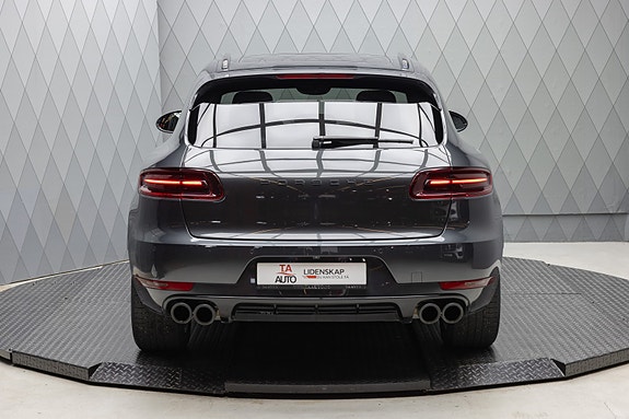 Porsche Macan 4 of 30