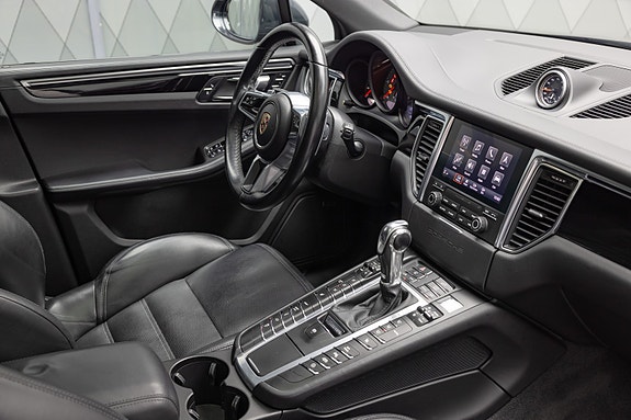 Porsche Macan 23 of 30