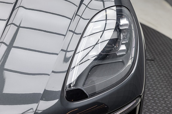 Porsche Macan 8 of 30