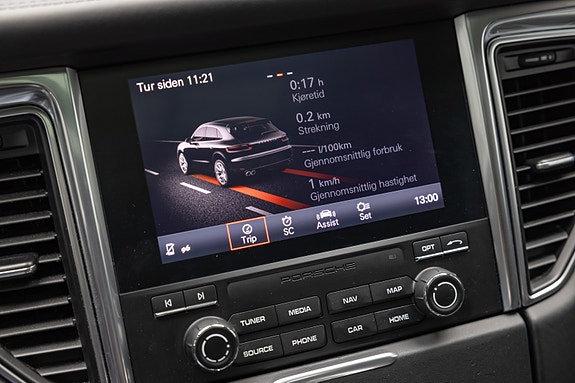 Porsche Macan 29 of 30