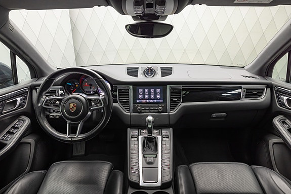 Porsche Macan 20 of 30
