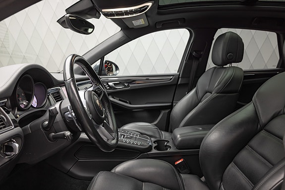 Porsche Macan 22 of 30