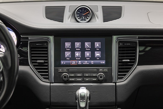 Porsche Macan 24 of 30