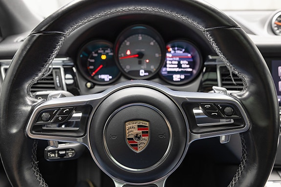 Porsche Macan 26 of 30