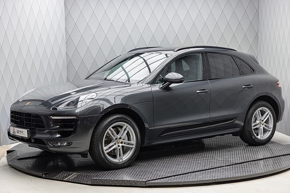 Porsche Macan 5 of 30