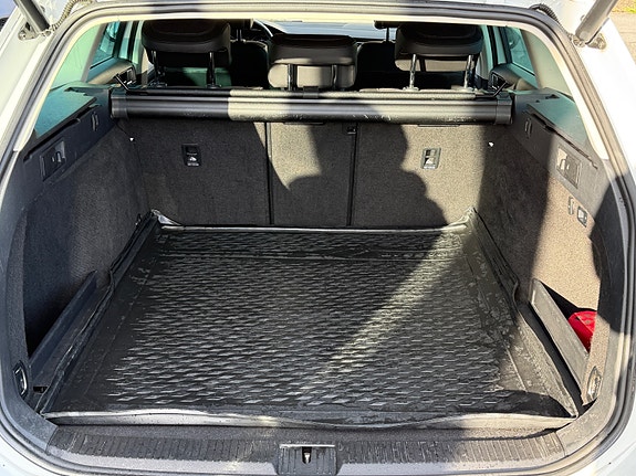 Volkswagen Passat Alltrack 21 of 23