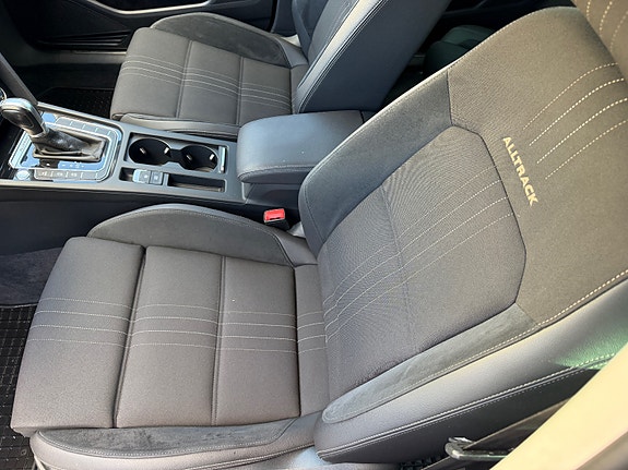 Volkswagen Passat Alltrack 16 of 23