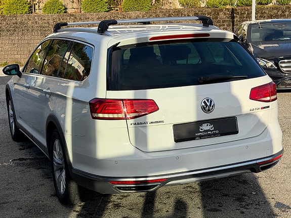 Volkswagen Passat Alltrack 4 of 23