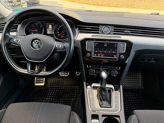 Volkswagen Passat Alltrack 8 of 23