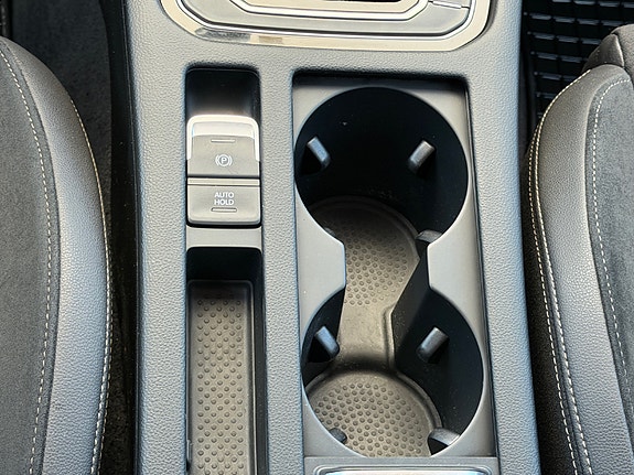 Volkswagen Passat Alltrack 13 of 23