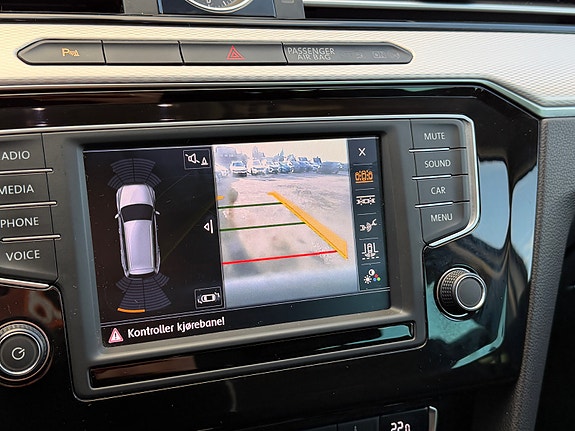 Volkswagen Passat Alltrack 10 of 23
