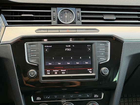 Volkswagen Passat Alltrack 9 of 23