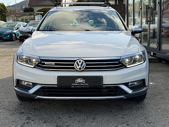 Volkswagen Passat Alltrack 2 of 23