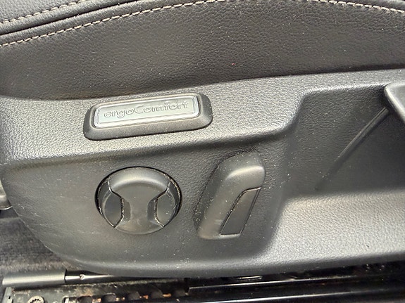 Volkswagen Passat Alltrack 19 of 23
