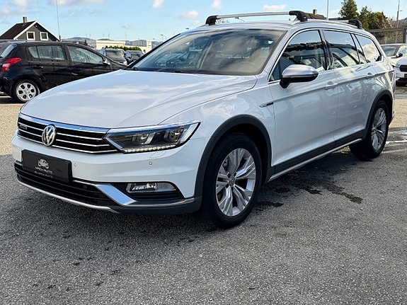 Volkswagen Passat Alltrack 3 of 23