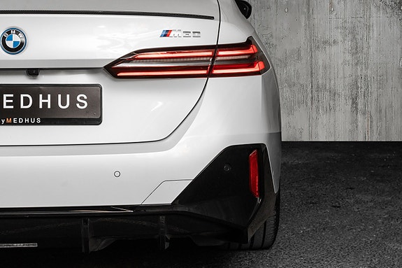 BMW i5 11 of 30