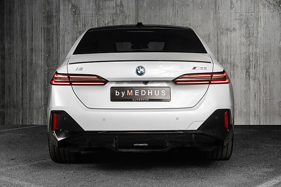 BMW i5 7 of 30