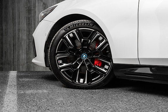 BMW i5 20 of 30