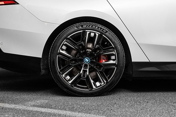 BMW i5 18 of 30