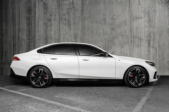 BMW i5 3 of 30