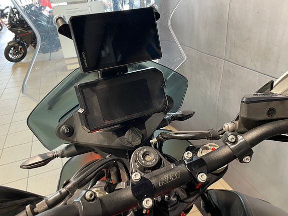 KTM 890 Adventure R 15 of 18