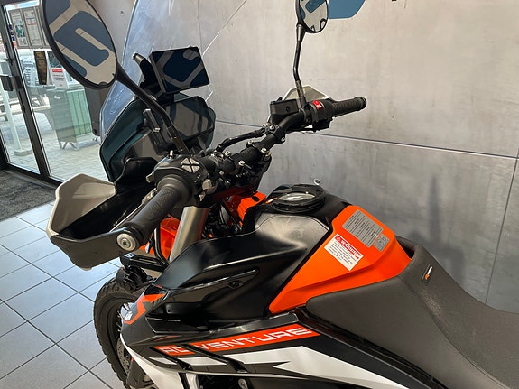 KTM 890 Adventure R 13 of 18