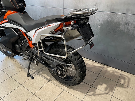 KTM 890 Adventure R 10 of 18