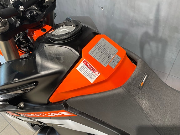 KTM 890 Adventure R 17 of 18
