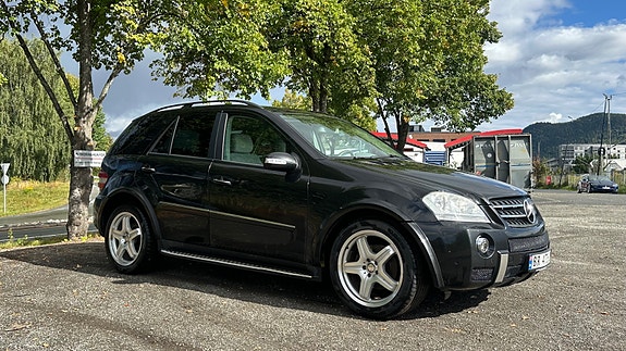 Mercedes-Benz ML320 4 of 30
