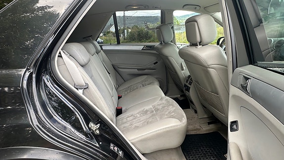 Mercedes-Benz ML320 23 of 30