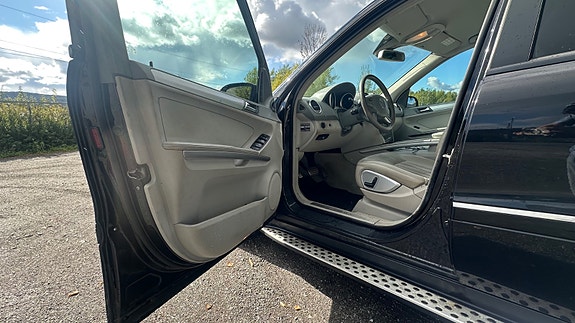 Mercedes-Benz ML320 30 of 30
