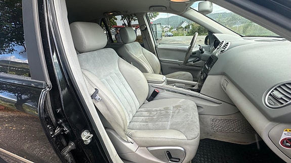 Mercedes-Benz ML320 26 of 30