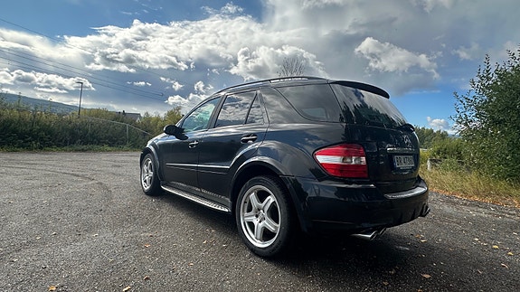 Mercedes-Benz ML320 12 of 30