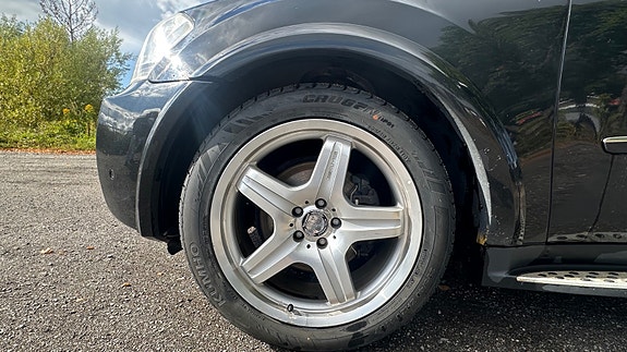 Mercedes-Benz ML320 10 of 30