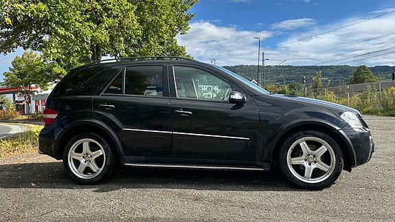 Mercedes-Benz ML320 2 of 30