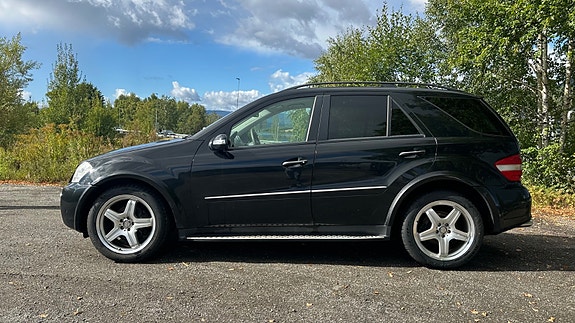 Mercedes-Benz ML320 7 of 30