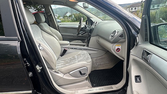 Mercedes-Benz ML320 25 of 30