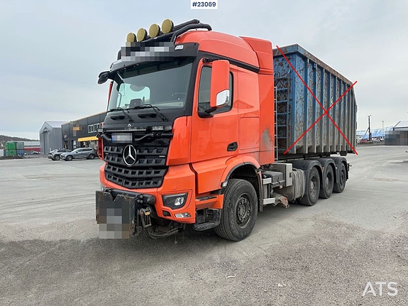 Mercedes-Benz Arocs 8x4 fullt brøyterigget krokbil m/ underliggende skjær og 2023 JOAB L24 krok 2 of 30