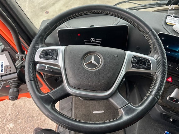 Mercedes-Benz Arocs 8x4 fullt brøyterigget krokbil m/ underliggende skjær og 2023 JOAB L24 krok 25 of 30