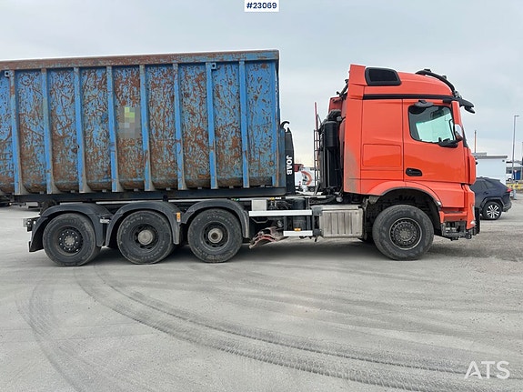Mercedes-Benz Arocs 8x4 fullt brøyterigget krokbil m/ underliggende skjær og 2023 JOAB L24 krok 5 of 30