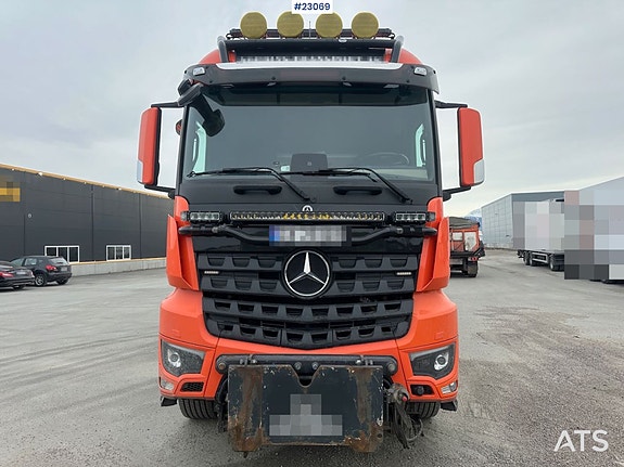 Mercedes-Benz Arocs 8x4 fullt brøyterigget krokbil m/ underliggende skjær og 2023 JOAB L24 krok 3 of 30