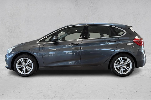 BMW 225xe 2 of 25