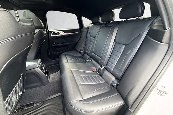 Den praktiske Gran Coupé-karosseriformen gir god plass til både passasjerer og bagasje.